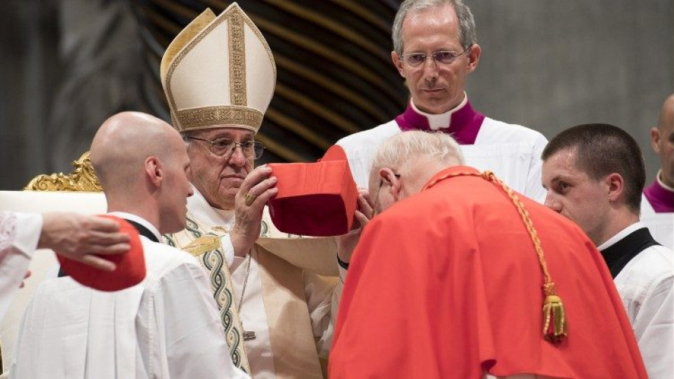 Папата - крал на католиците или епископ на Рим? | StandartNews.com