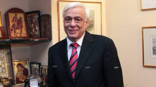 Гръцкият президент кацна аварийно на остров Крит