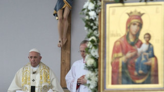 Папа Франциск отслужи неделната литургия  с дара на премиера
