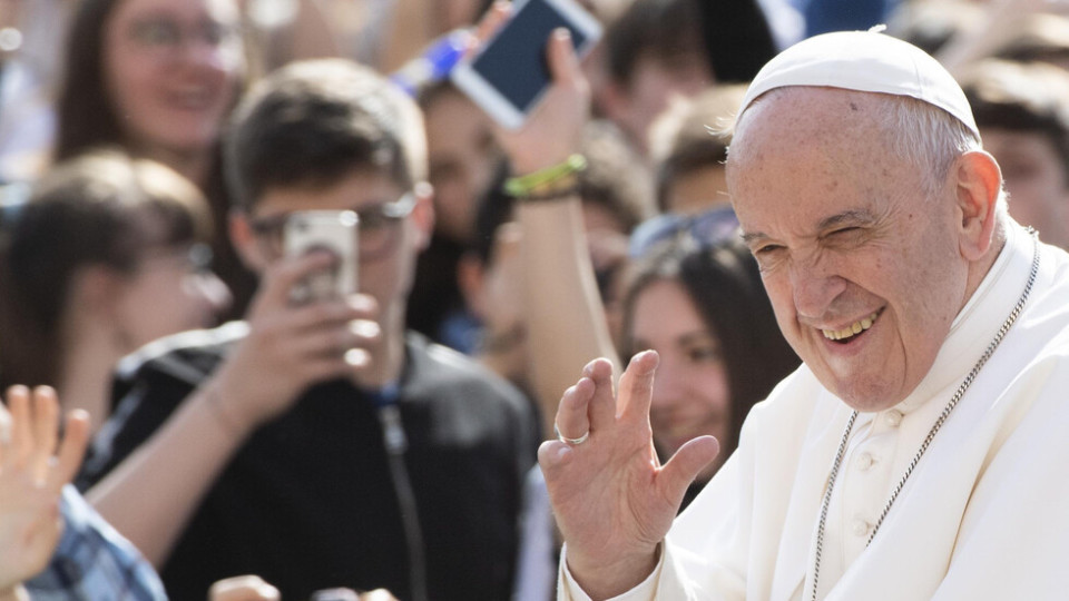 Папа Франциск пристигна в град Раковски | StandartNews.com
