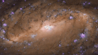 Уникална спираловидна галактика заснета от Хъбъл