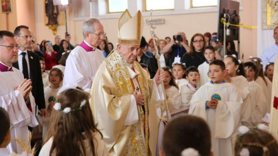 Селфи с папата и в "Секирово" | StandartNews.com