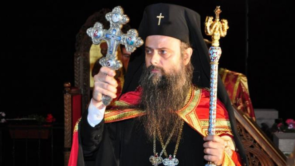 За историята! Дядо Николай отслужва литургия в Дубай | StandartNews.com