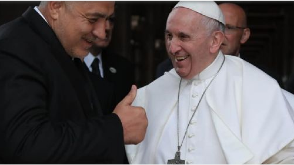 Пиарката на Борисов с пост за песимиста, любовта и папата | StandartNews.com