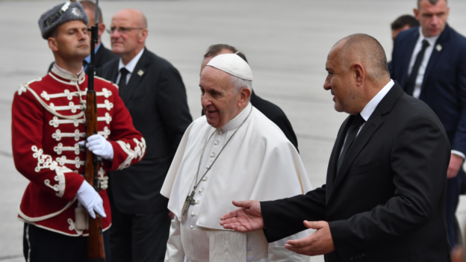 Папата: Останах много доволен, здрав народ сте! | StandartNews.com