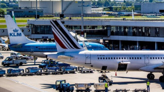 Отменят стотици полети заради стачка във Франция
