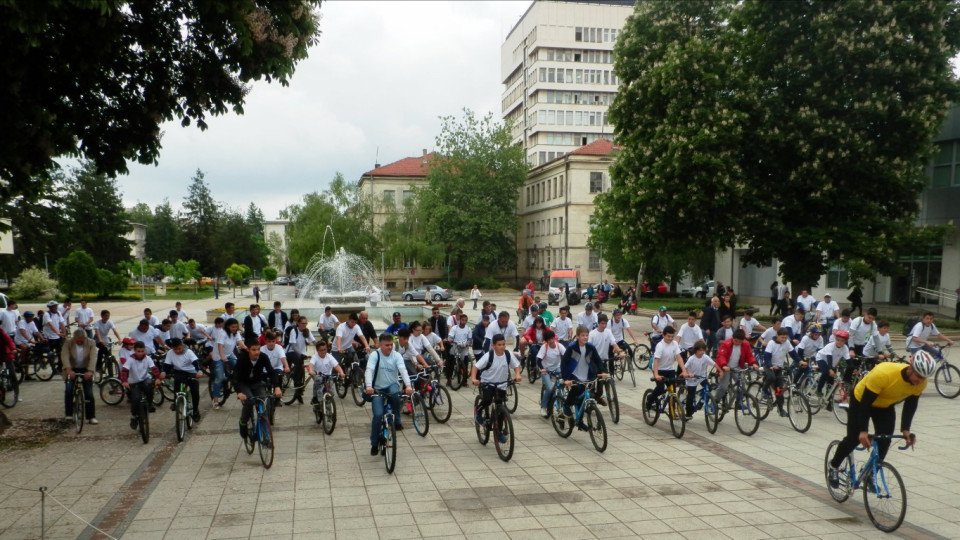 Отбелязват с велообиколка Деня на Европа в Разград | StandartNews.com