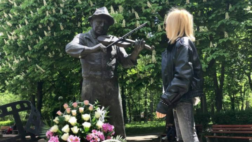 Лили Иванова се поклони пред Тодор Колев | StandartNews.com