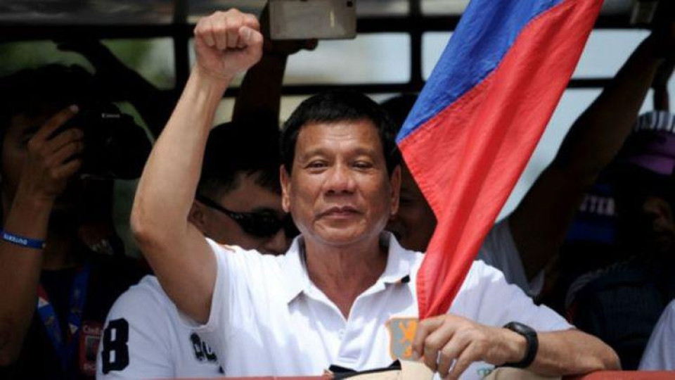 Огромна хлебарка налази президента на Филипините | StandartNews.com