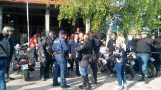 Рокери и жандармерия в Кърнаре,  ромите избягаха