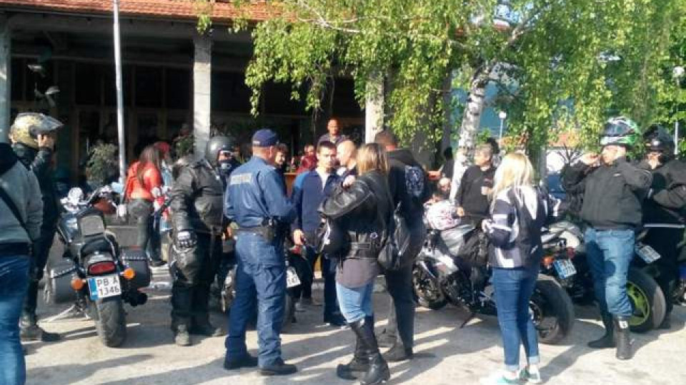 Рокери и жандармерия в Кърнаре,  ромите избягаха | StandartNews.com