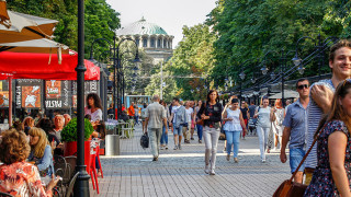 Всеки втори младеж още живее при родителите си