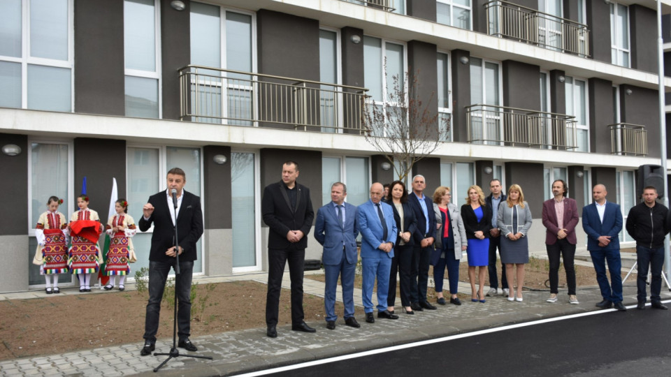 Камбитов откри нови 183 социални жилища | StandartNews.com