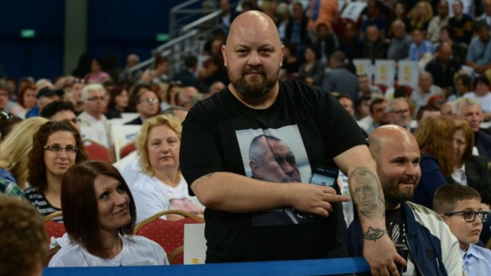 Готвач с татуировка на Борисов стана хит в "Арена Армеец" | StandartNews.com