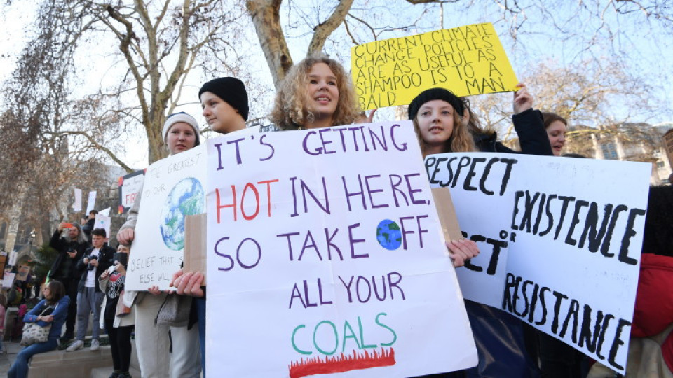 Милиони младежи на протест срещу климатичните промени | StandartNews.com