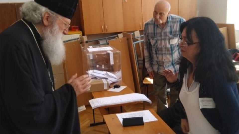 Патриарх Неофит гласува след литургията | StandartNews.com