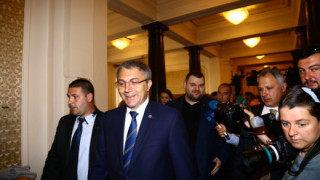 Системните партии да кажат посоката на България