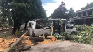 Стихия връхлетя Габрово и Трявна