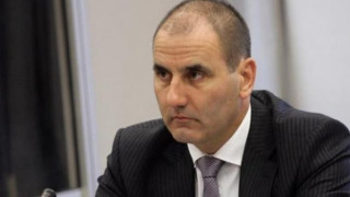 И Цветанов извади подарък за ЧРД на Борисов