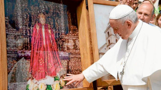 Папа Франциск започна посещение в Румъния