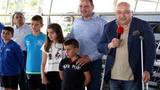 Министър Кралев откри детския турнир по плуване „Златоперки“