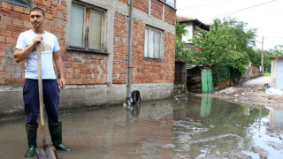 Няма данни за преливащи язовири и реки в страната