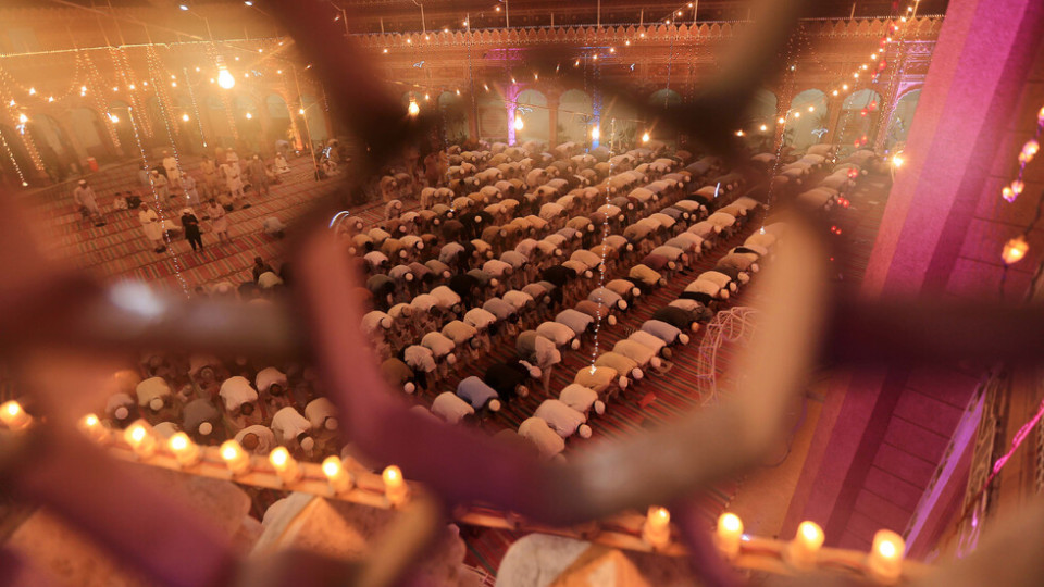 Мюсюлманите празнуват Рамазан Байрам | StandartNews.com