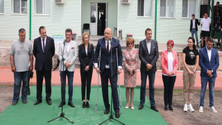 Министър Кралев даде старт на ремонта на стадиона в Пазарджик