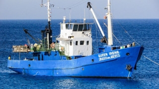 Рибари ловят пластмасови отпадъци в Адриатическо море