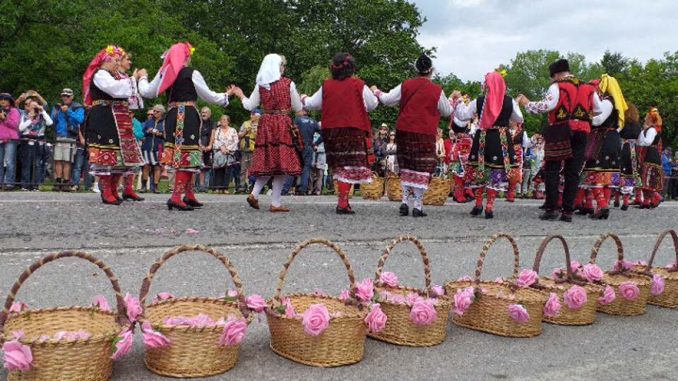 Розово шествие ще се вихри в Казанлък | StandartNews.com