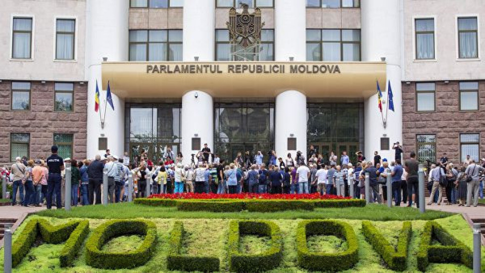 Премиерът на Молдова хвърли оставка | StandartNews.com