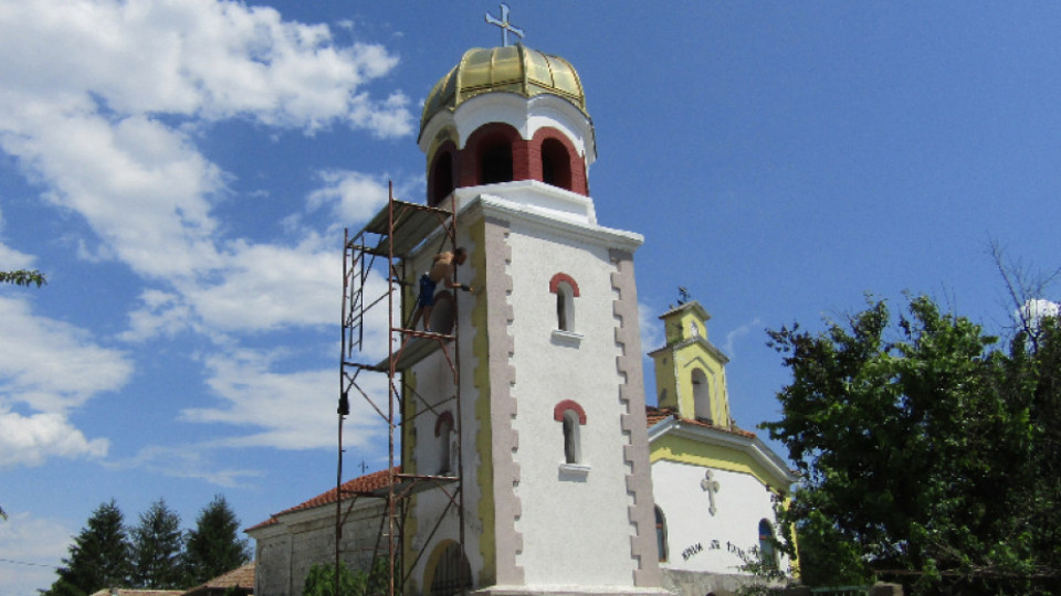Мюсюлманин възстановява църква във Велики Преслав | StandartNews.com