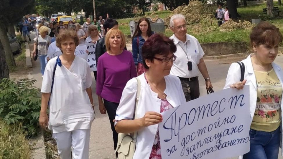 Манолова се оплаква от натиск над медсестри | StandartNews.com