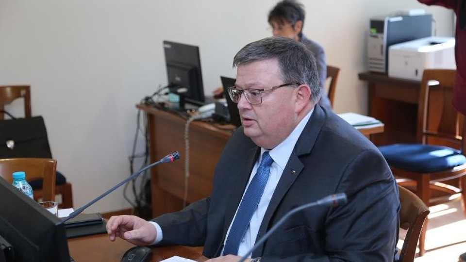 Веско Маринов притесни Цацаров в парламента | StandartNews.com