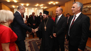Румен Радев поздрави лично българите в Унгария