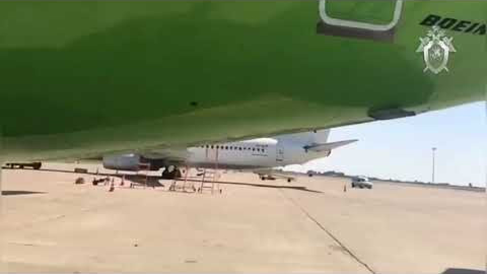 Пътнически самолет закачи пистата с опашка | StandartNews.com