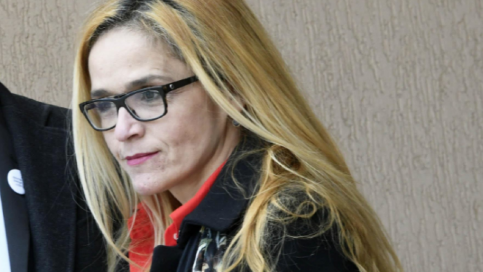 Иванчева бременна, отървава затвора | StandartNews.com