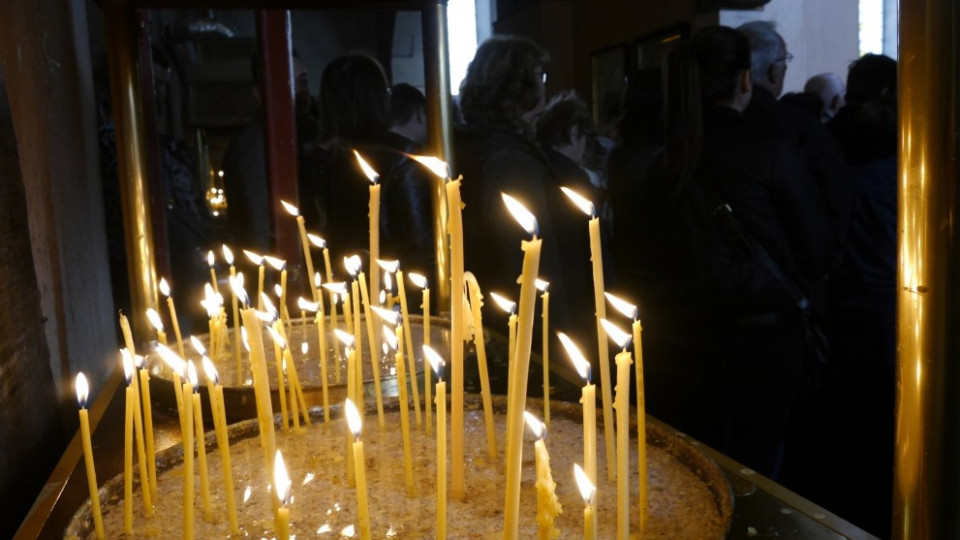 Православната църква почита Свети Дух | StandartNews.com
