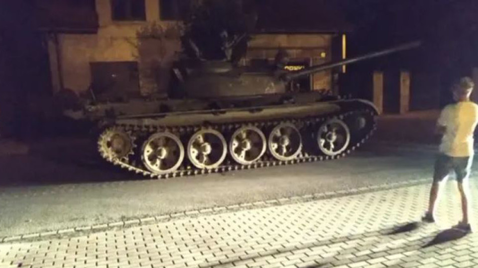 Пияни паркираха съвестки танк в полски град | StandartNews.com