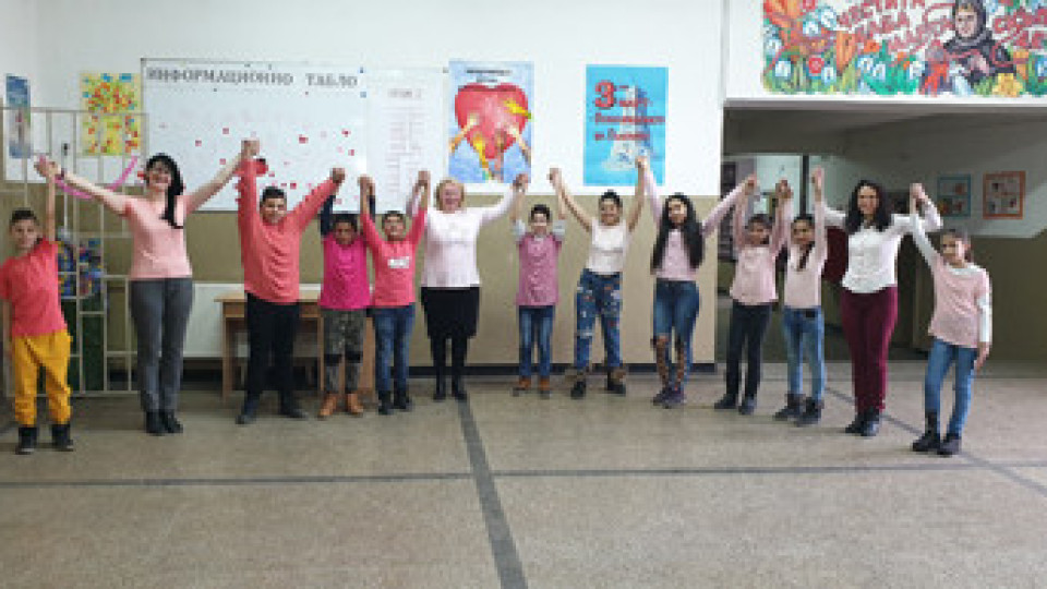 Децата от ромско училище гласуват още в 7-и клас | StandartNews.com