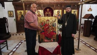 Бойко Борисов дари икона на Дивотинския манастир