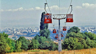 С лифт до Черни връх през лятото