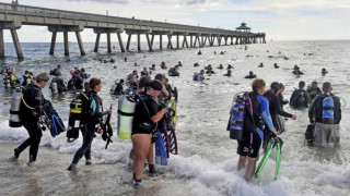 633 души чистят океана като за Гинес