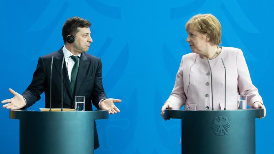 Зеленски: Какво ви е? Меркел: Дехидратирана съм! | StandartNews.com