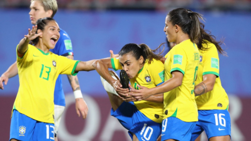 Бразилка с нов рекорд по голове на световни по футбол | StandartNews.com