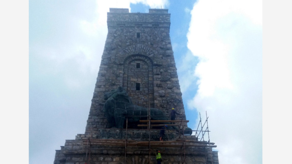 Реставрират паметника на Шипка с дарения | StandartNews.com
