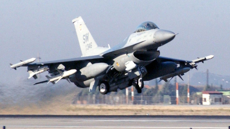 Офертата на САЩ: 8 самолета F-16 за 2,2 млрд. лева | StandartNews.com