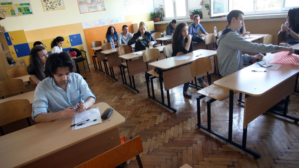Ученици се явяват на матури по чужд език | StandartNews.com