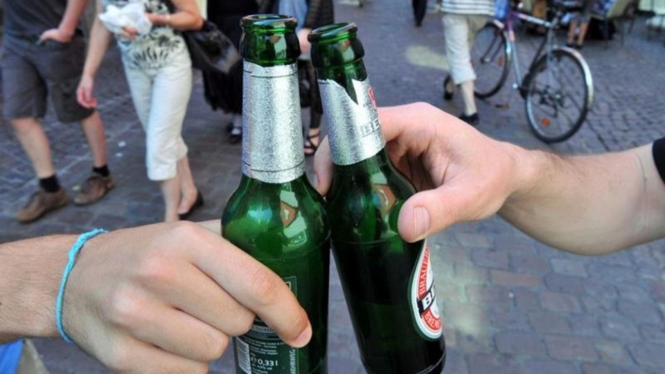 За протест: Изпиха всичката бира в германски град | StandartNews.com