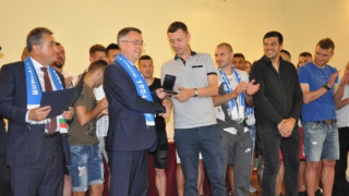 Футболът стана коз за кметските избори
